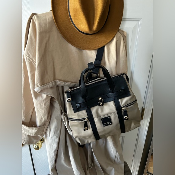 Henri Bendel Large Jetsetter Handbag/backpack - Picture 4 of 13